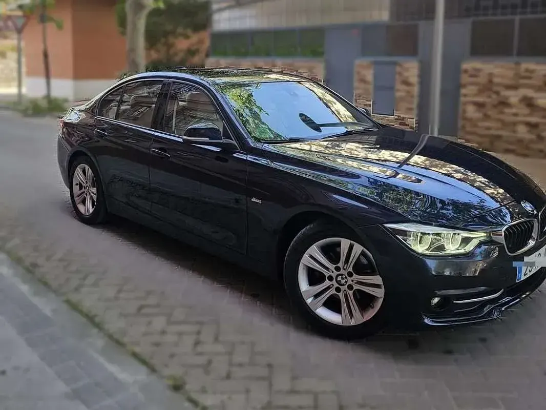 Usado BMW 318 150 CV (110 kW) 2016 Azul Berlina
