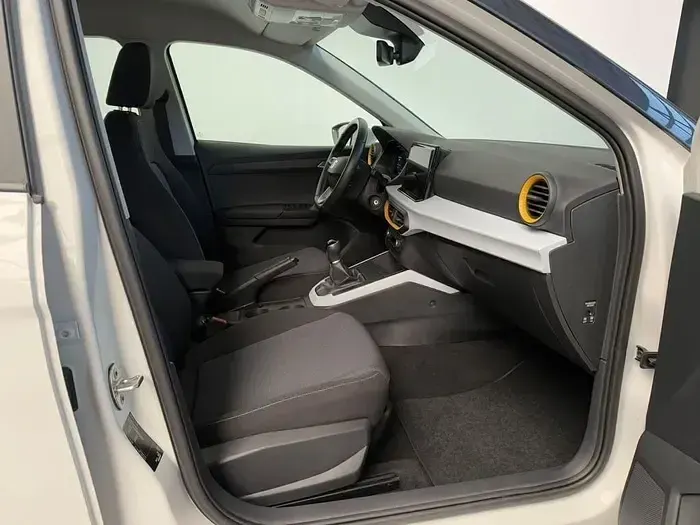 Usado Seat Arona Style 115 CV (84 kW) 2025 Blanco SUV