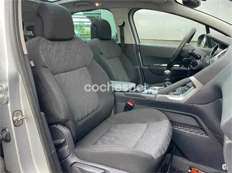 Usado Peugeot 3008 Premium 156 CV (114 kW) 2012 Gris / plata Familiar