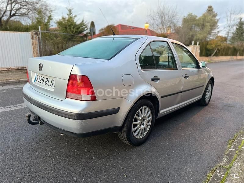 Usado VW Bora Conceptline 100 CV (73 kW) 2001 Gris / plata Berlina