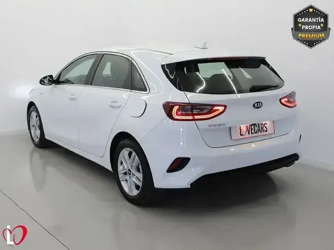 Usado Kia Ceed 101 CV (74 kW) 2021 Blanco Utilitario