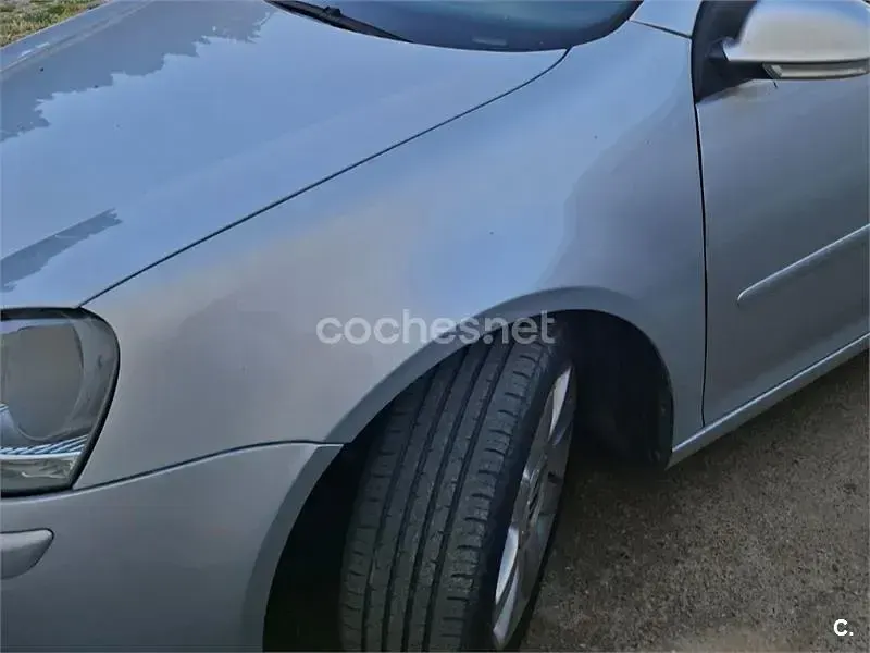 Usado VW Golf IV Conceptline 105 CV (77 kW) 2004 Gris / plata Berlina