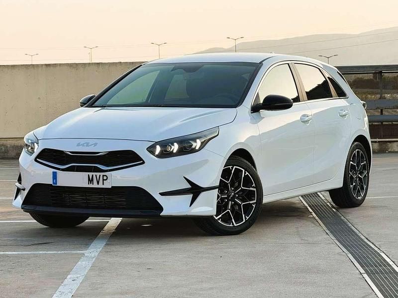 Usado Kia Ceed Style 101 CV (74 kW) 2024 Blanco Utilitario