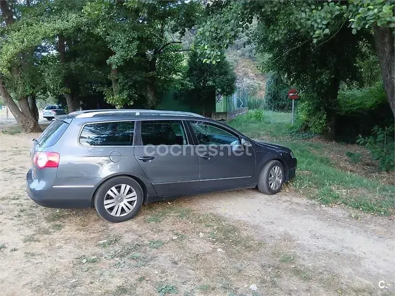 Usado VW Passat Highline 160 CV (117 kW) 2010 Negro Familiar