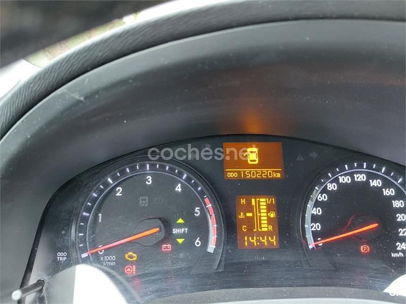 Usado Toyota Avensis Advance 124 CV (91 kW) 2014 Gris / plata Familiar