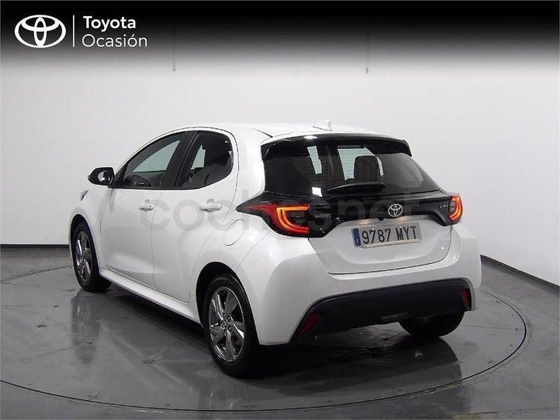 Usado Toyota Yaris Hybrid Active 116 CV (85 kW) 2025 Blanco Berlina