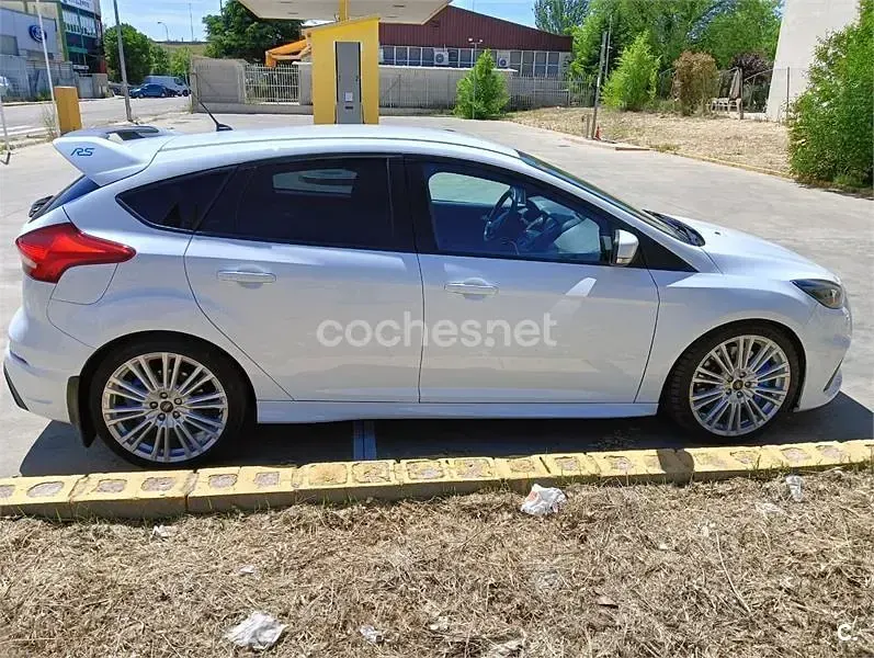 Usado Ford Focus RS 350 CV (257 kW) 2017 Blanco Berlina