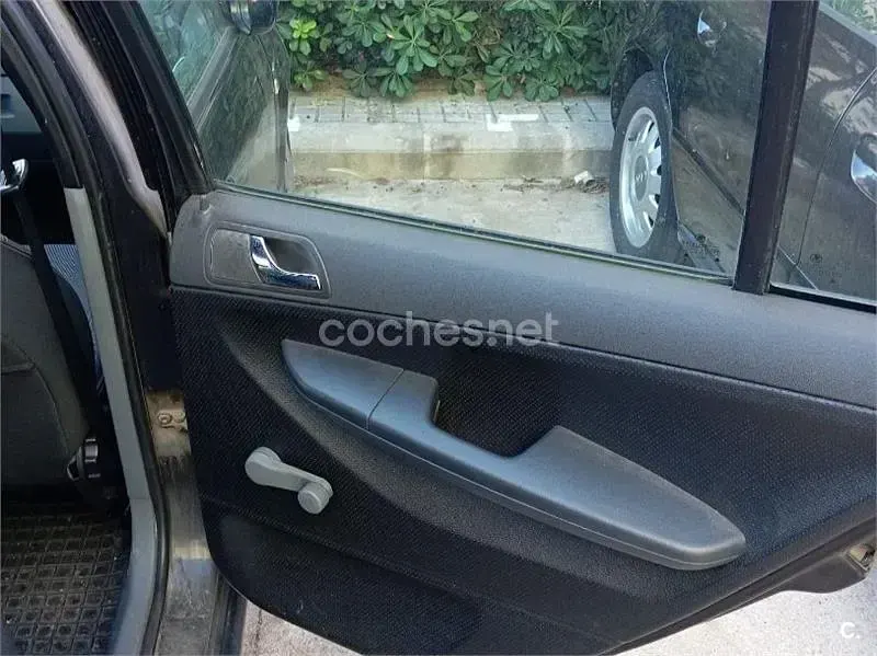 Usado Skoda Fabia Comfort 64 CV (47 kW) 2002 Negro Familiar