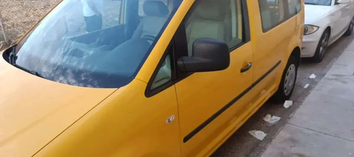 Usado VW Caddy 90 CV (66 kW) 2009 Amarillo Monovolumen