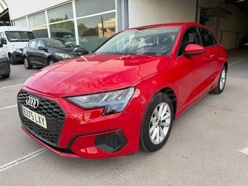 Usado Audi A3 110 CV (80 kW) 2022 Rojo Berlina