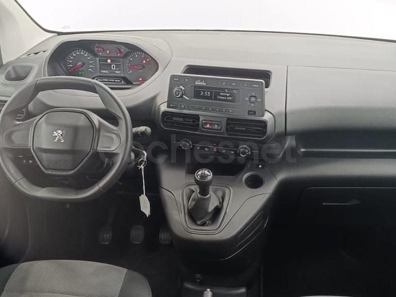 Usado Peugeot Rifter Active 100 CV (73 kW) 2020 Blanco Monovolumen