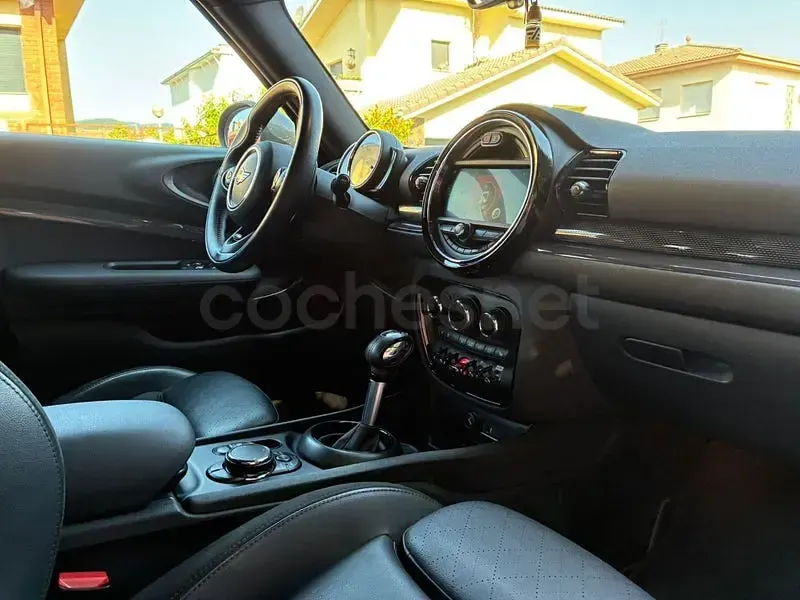 Usado Mini Cooper S Clubman 192 CV (141 kW) 2018 Granate Familiar