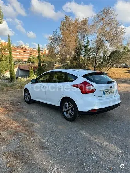 Usado Ford Focus 125 CV (91 kW) 2014 Blanco Berlina