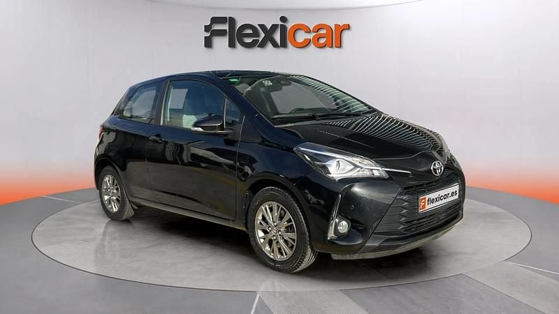 Usado Toyota Yaris Active 111 CV (81 kW) 2017 Negro Utilitario
