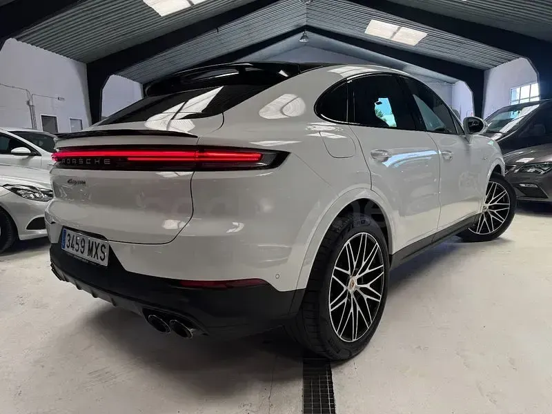 Usado Porsche Cayenne E-Hybrid Black Edition 470 CV (345 kW) 2025 Blanco SUV
