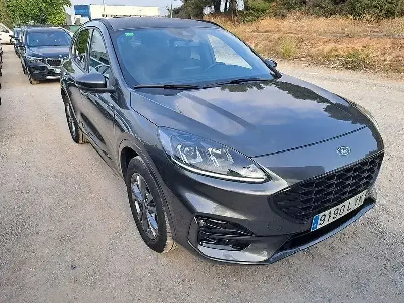 Usado Ford Kuga ST-Line 225 CV (165 kW) 2022 Gris SUV