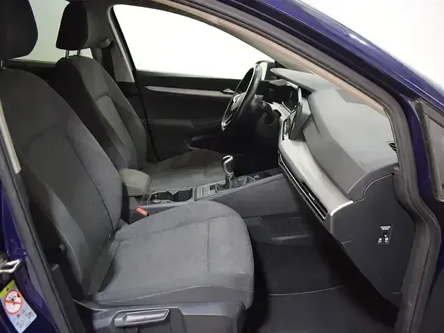 Usado VW Golf VIII Life 110 CV (80 kW) 2021 Azul Utilitario