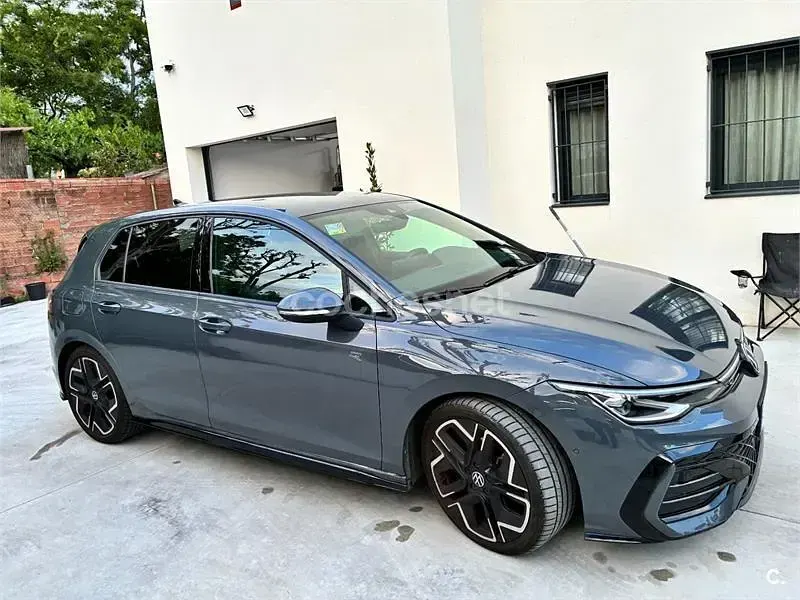 Usado VW Golf VIII R-line 150 CV (110 kW) 2025 Gris / plata Berlina