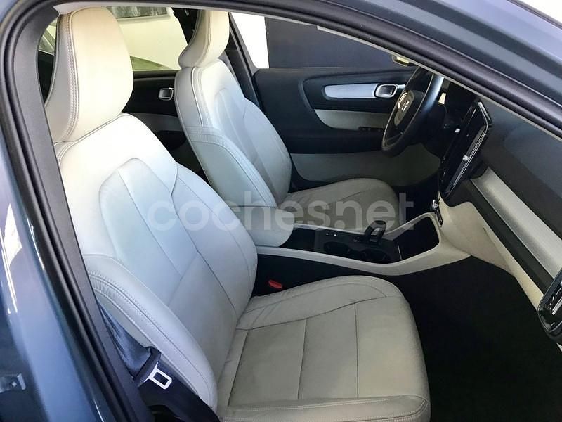 Usado Volvo XC40 Plus 262 CV (192 kW) 2022 Gris / plata SUV