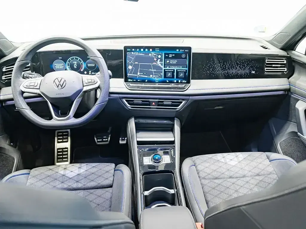 Usado VW Tiguan R-line 150 CV (110 kW) 2025 Gris SUV
