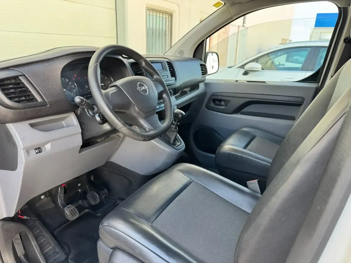 Usado Opel Vivaro 102 CV (75 kW) 2022 Blanco Monovolumen