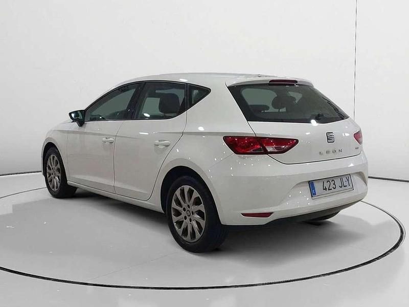 Usado Seat Leon Style 111 CV (81 kW) 2016 Blanco Utilitario