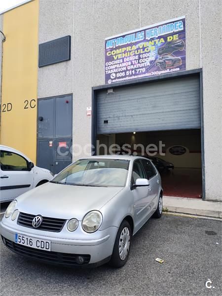 Gris / plata Usado 2003 VW Polo Trendline Berlina | 1800 € (Buen precio) - Imagen 1/4