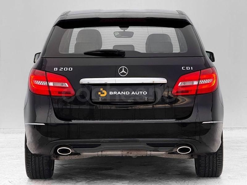 Usado Mercedes B200 136 CV (100 kW) 2013 Negro Monovolumen