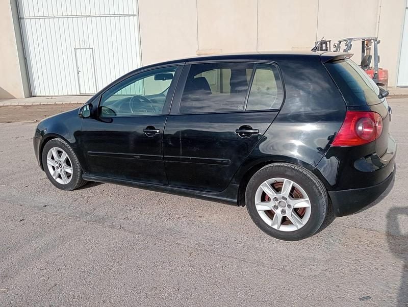 Usado VW Golf V Sportline 140 CV (102 kW) 2007 Negro Utilitario