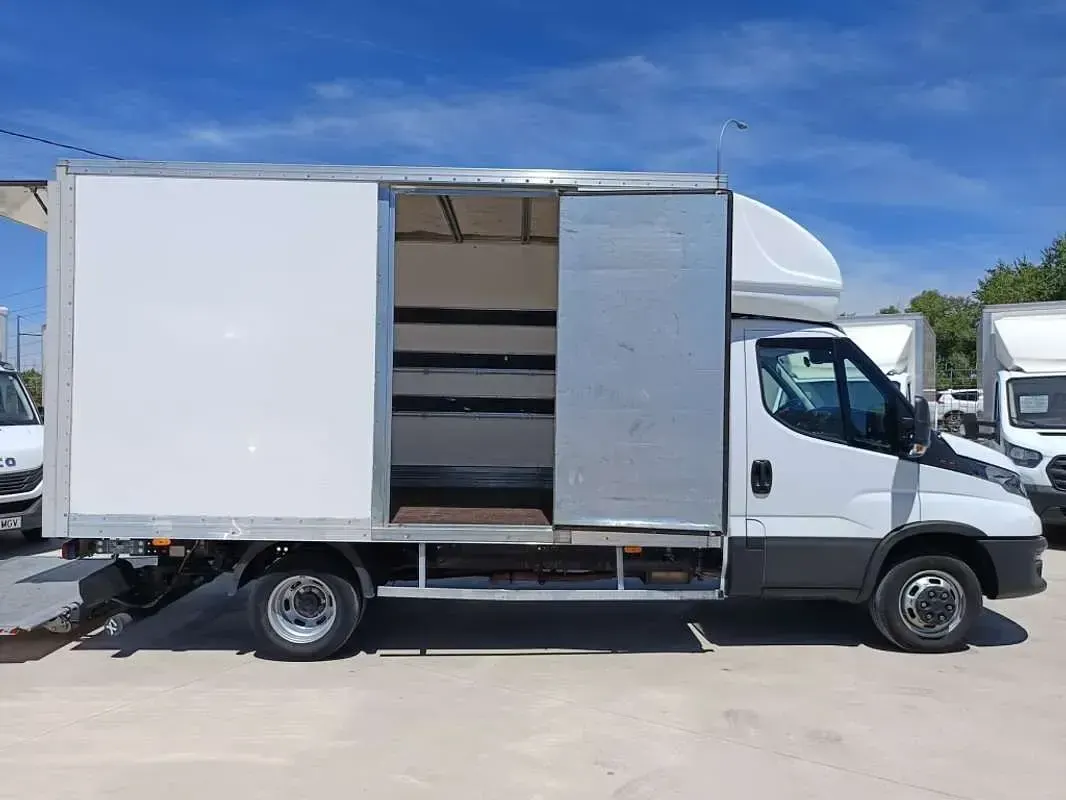 Usado Iveco Daily 156 CV (114 kW) 2022 Blanco Van