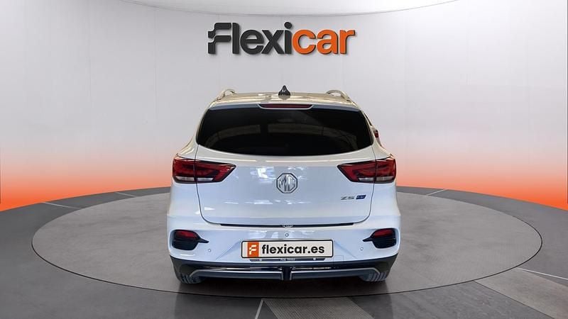 Usado MG ZS Luxury 114 kW (156 CV) 2023 Blanco Berlina