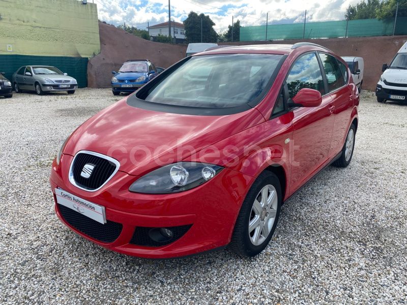 Usado Seat Altea XL Stylance 105 CV (77 kW) 2007 Rojo Monovolumen