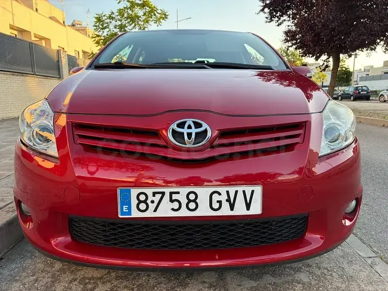 Usado Toyota Auris Active 126 CV (92 kW) 2010 Granate Utilitario