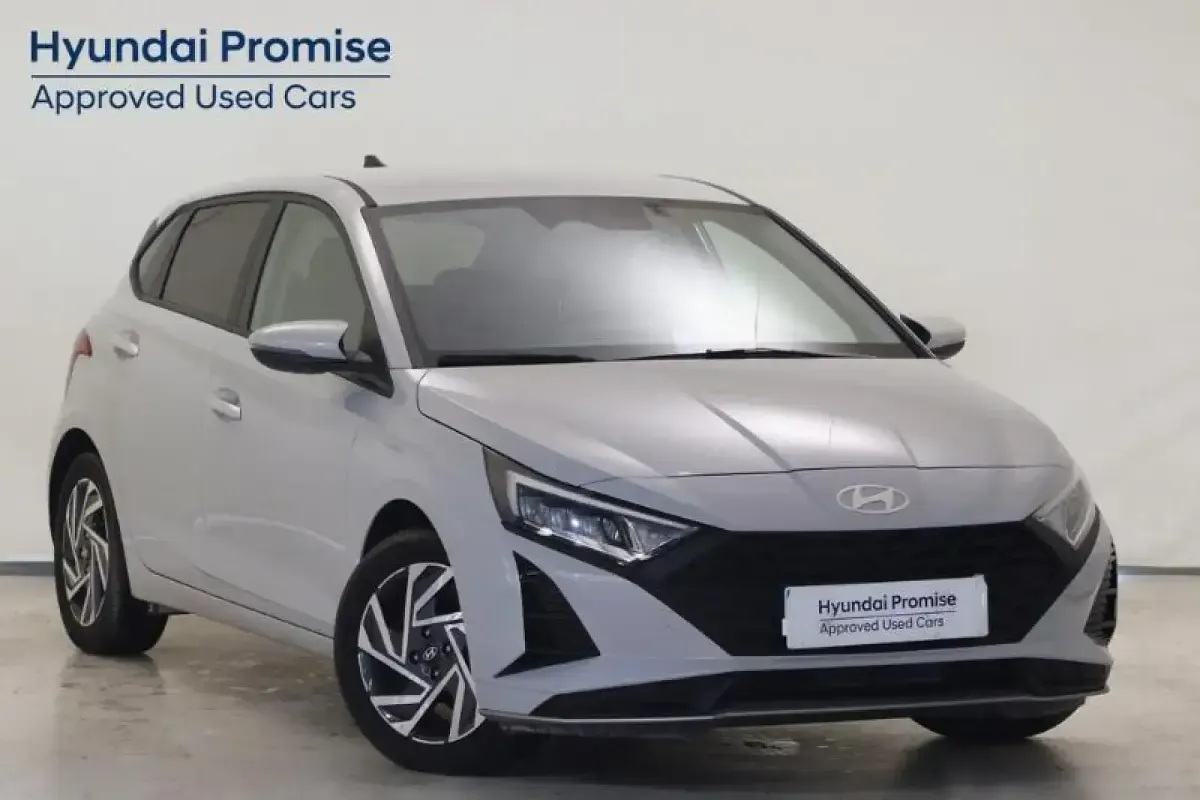 Usado Hyundai i20 100 CV (73 kW) 2025 Gris/plata Utilitario