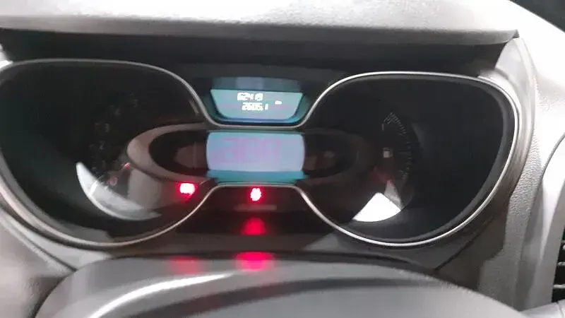 Usado Renault Captur Zen 90 CV (66 kW) 2017 Marrón SUV