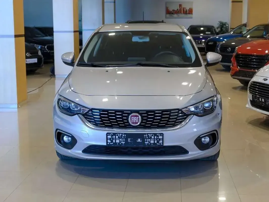 Usado Fiat Tipo Lounge 120 CV (88 kW) 2016 Gris / plata Berlina