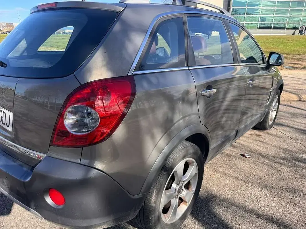 Usado Opel Antara Cosmo 150 CV (110 kW) 2008 Gris SUV
