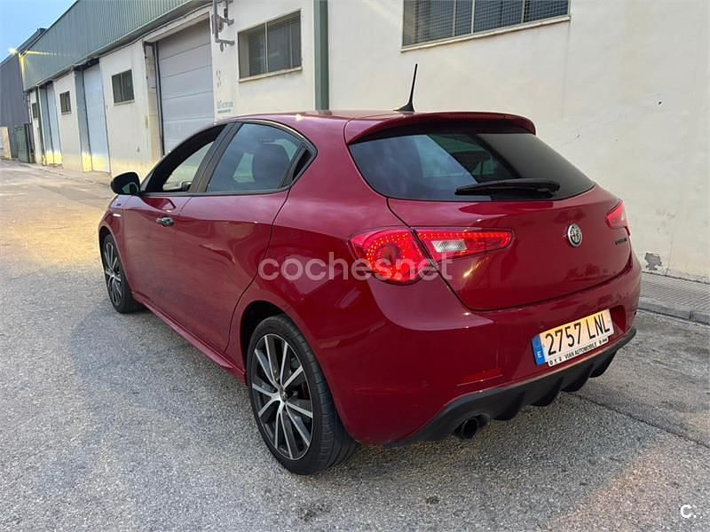 Usado Alfa Romeo Giulietta 120 CV (88 kW) 2021 Rojo Berlina