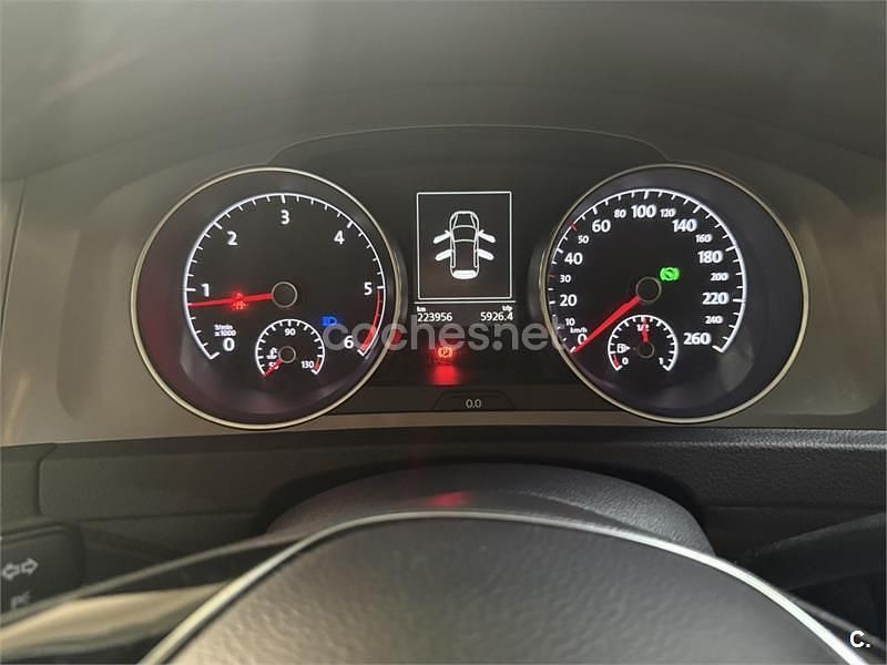 Gris / plata Usado 2016 VW Golf VII Business Familiar | 8700 € (Precio justo) - Imagen 1/4
