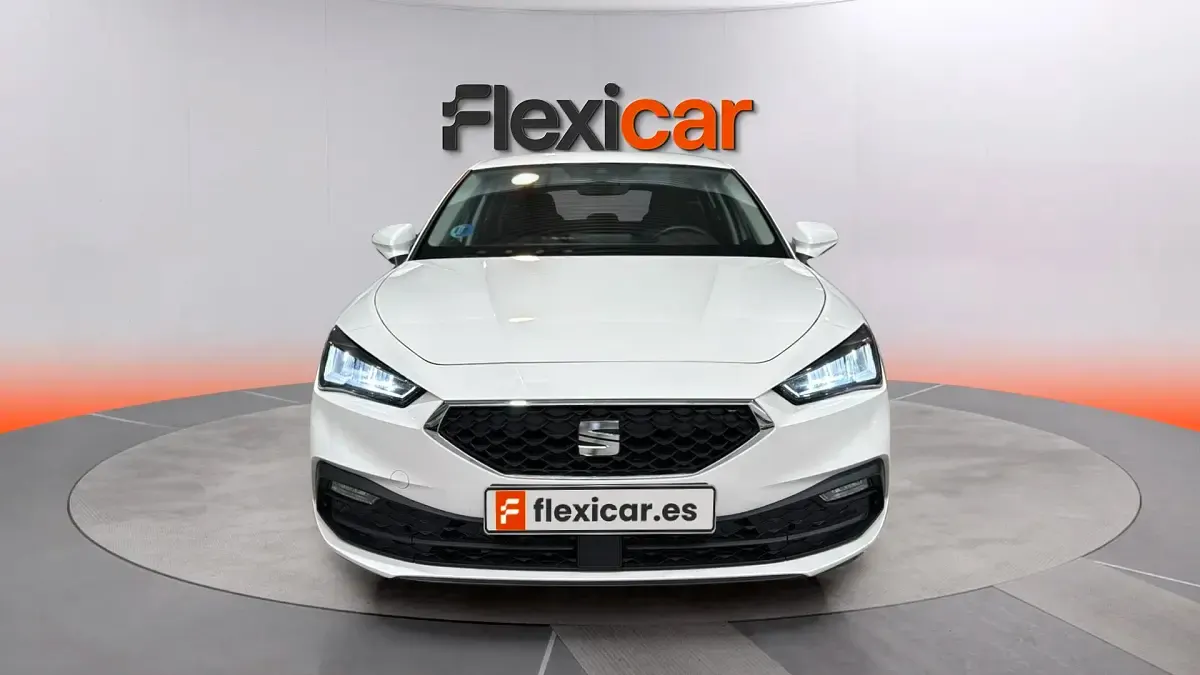 Usado Seat Leon Style 116 CV (85 kW) 2025 Blanco Familiar