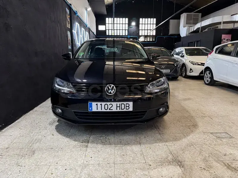 Usado VW Jetta Advance 105 CV (77 kW) 2011 Negro Berlina