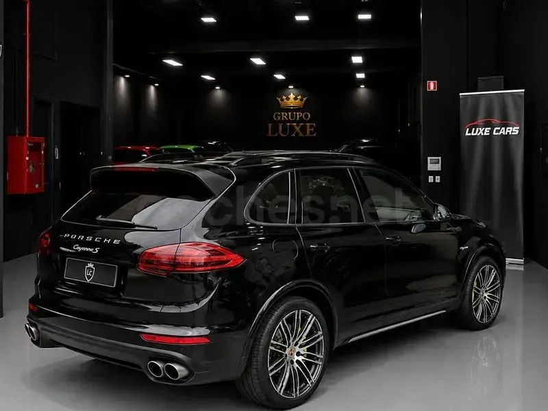 Usado Porsche Cayenne S E-Hybrid Platinum Edition 416 CV (305 kW) 2017 Negro SUV