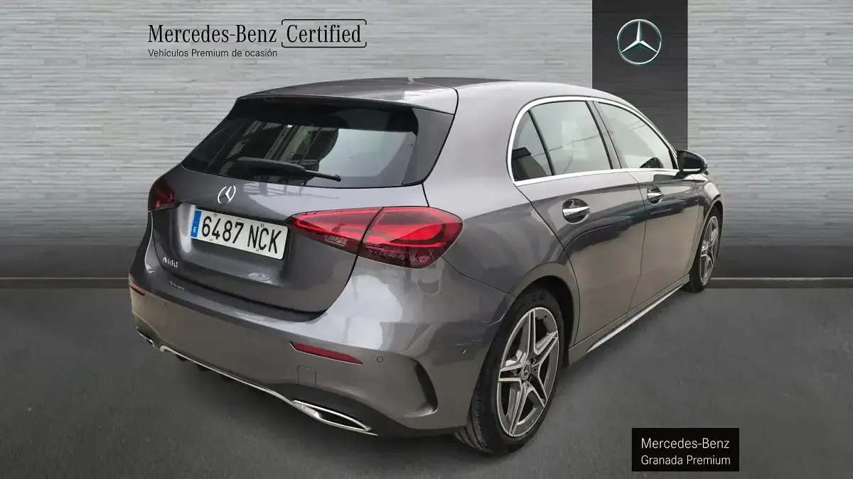 Usado Mercedes A180 136 HP (100 kW) 2025 Cinzento Sedan