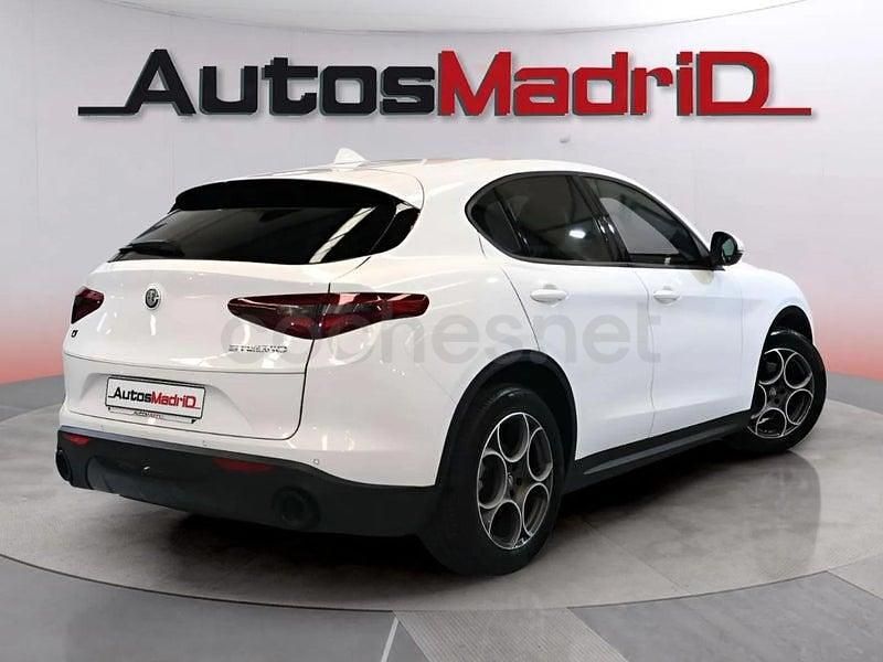 Usado Alfa Romeo Stelvio Sprint 192 CV (141 kW) 2021 Blanco SUV