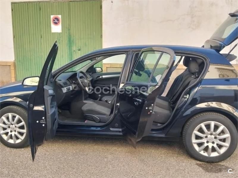 Negro Usado 2006 Opel Astra Enjoy Berlina | 3500 € (Precio justo) - Imagen 1/4