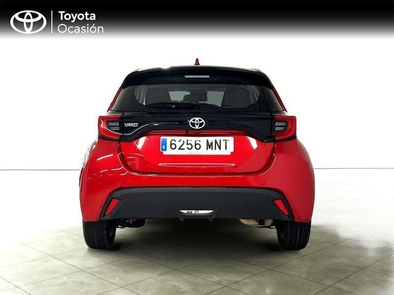Usado Toyota Yaris Edition 125 CV (91 kW) 2024 Rojo Berlina