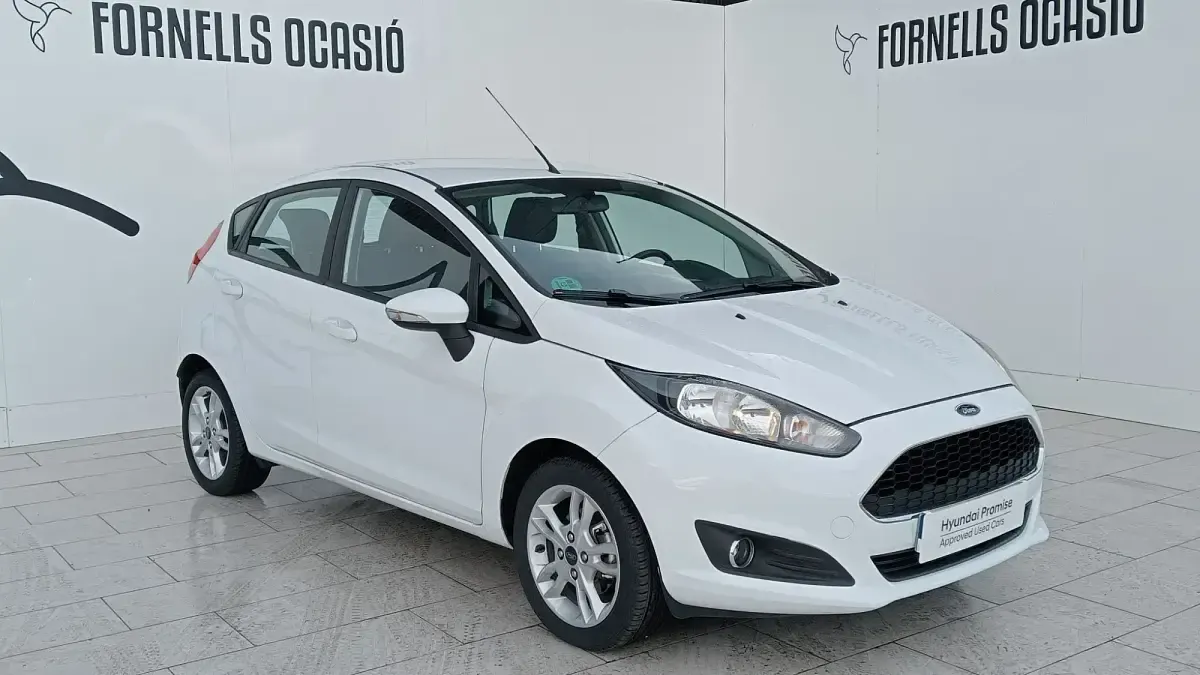 Usado Ford Fiesta Trend 95 CV (69 kW) 2017 Blanco Utilitario