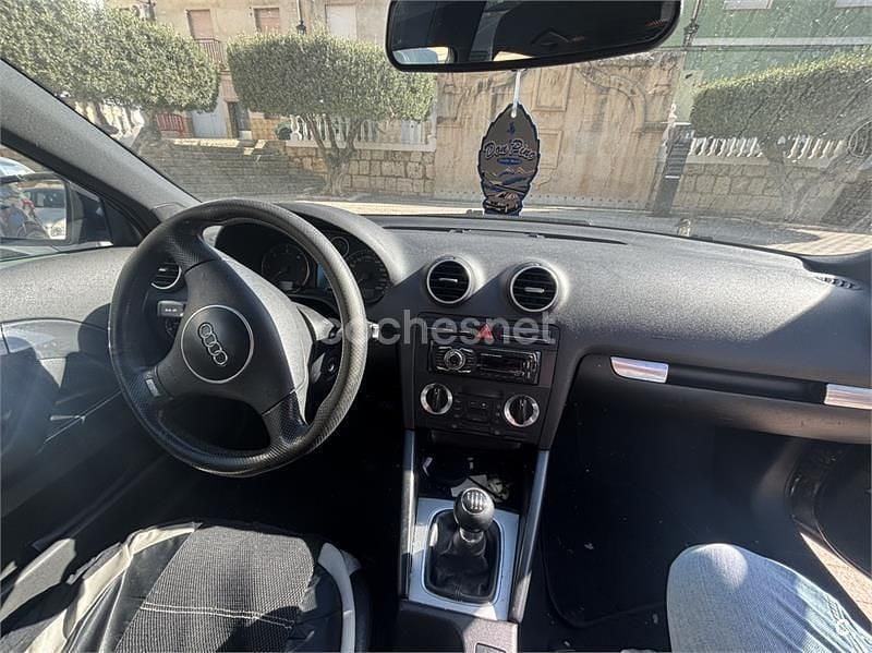 Usado Audi A3 Attraction 140 CV (102 kW) 2004 Negro Utilitario