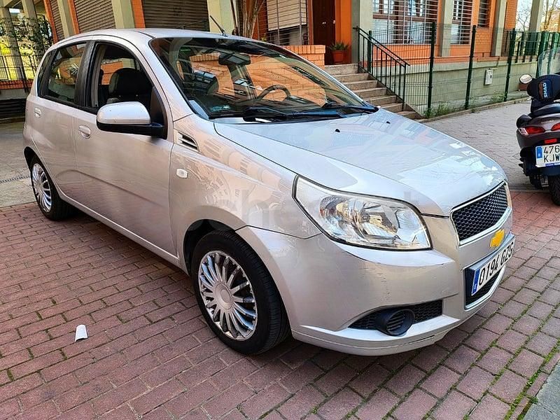 Usado Chevrolet Aveo LS 84 CV (61 kW) 2010 Gris / plata Berlina