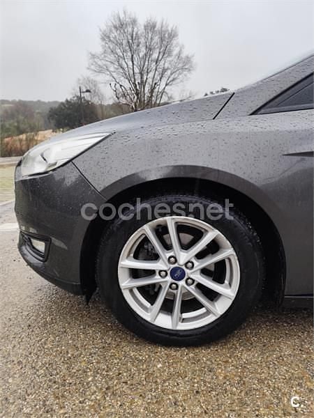 Usado Ford Focus Titanium 125 CV (91 kW) 2017 Gris / plata Familiar